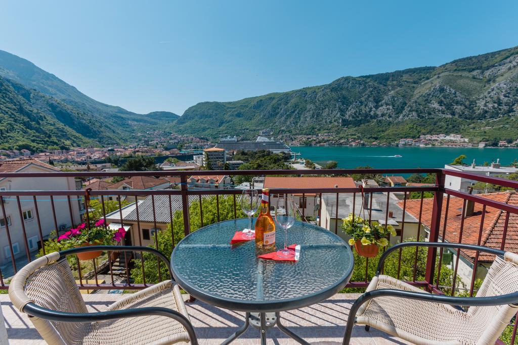Apartments Feniks Kotor Luaran gambar
